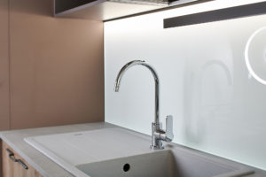 Delo - MAYA Miscelatore cucina con collo a cigno - cod 3008032 - foto ambientata 3