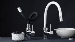 Delo AMEDEO nero e bianco miscelatore da cucina 3005050 3005051 - foto ambientata 3