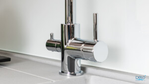 Delò Pur - kit filtrazione acqua - foto cartuccia e minuteria - foto ambientata 03