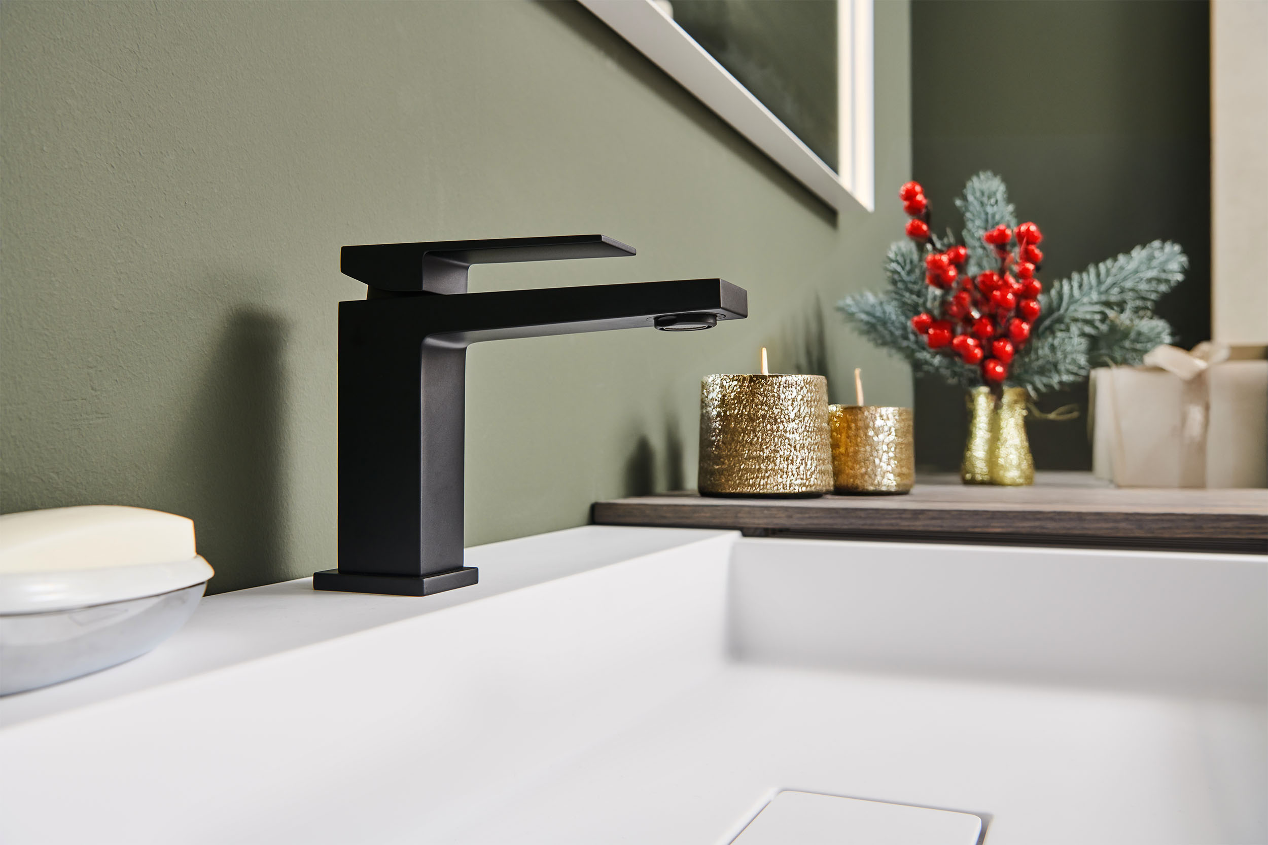 Delo blogpost atmosfera natalizia - miscelatore delo dado nero e decorazioni