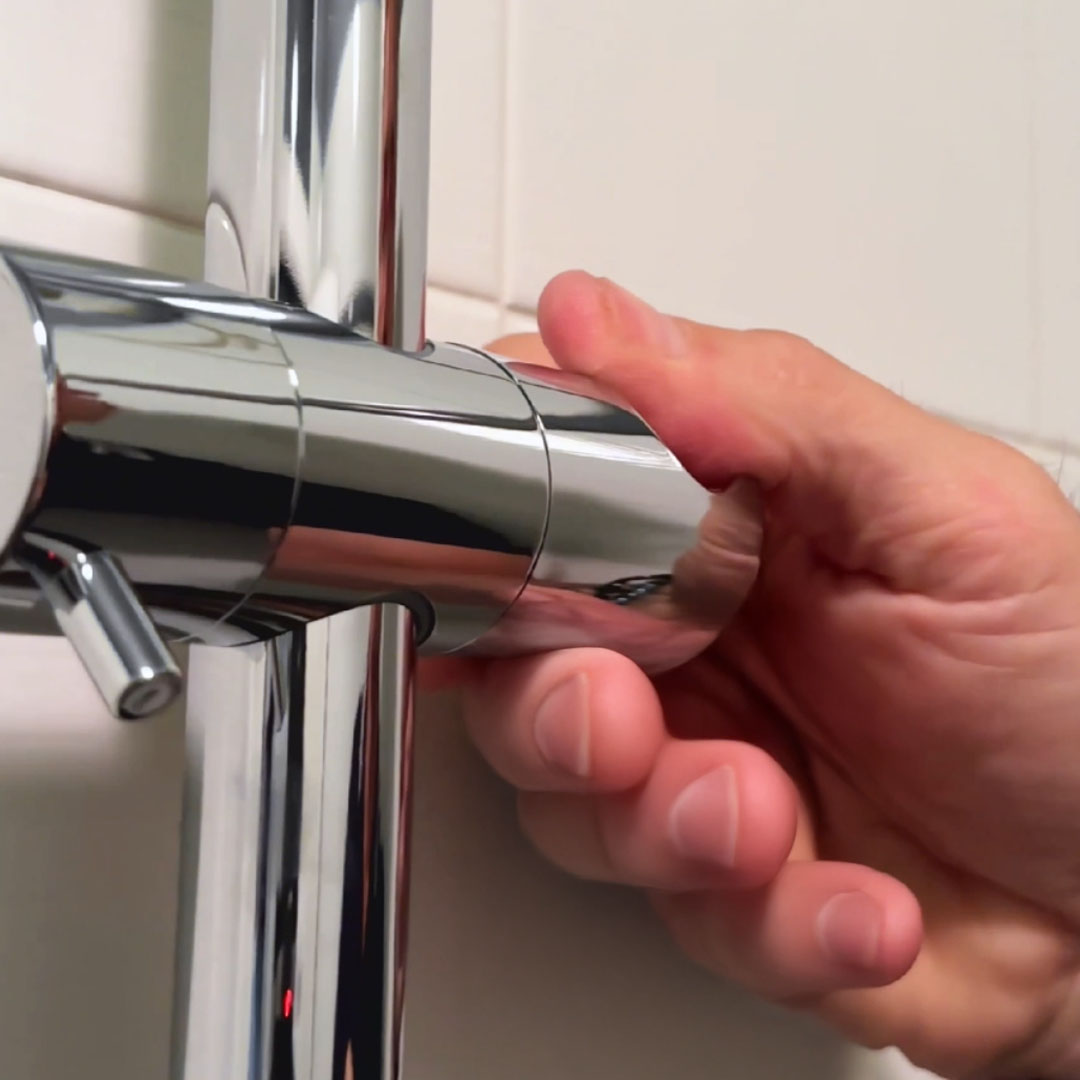 Delo blogpost - sostituire saliscendi doccia - verso supporto