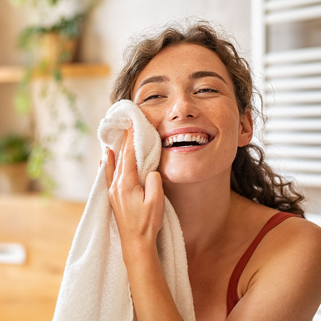 Delo blogpost - donna in bagno allo specchio